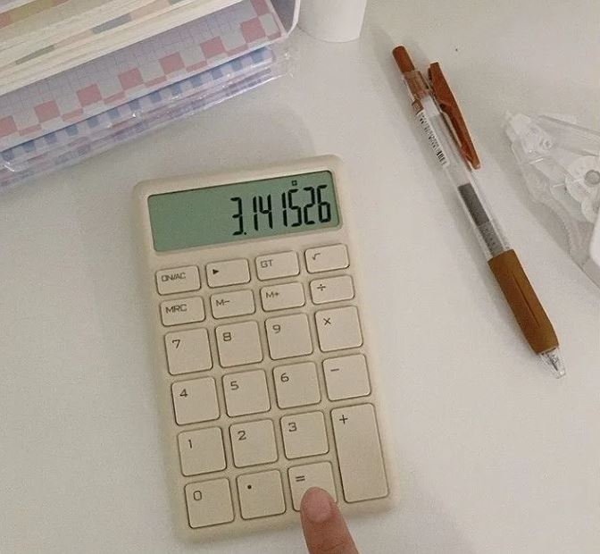 高顏值 Calculator 靜音超薄計算機 (米白色) (換領日期:11月16日 至 30日)
