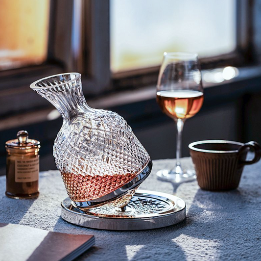 陀螺旋轉醒酒器  (換領日期：11月16日 至 30日)